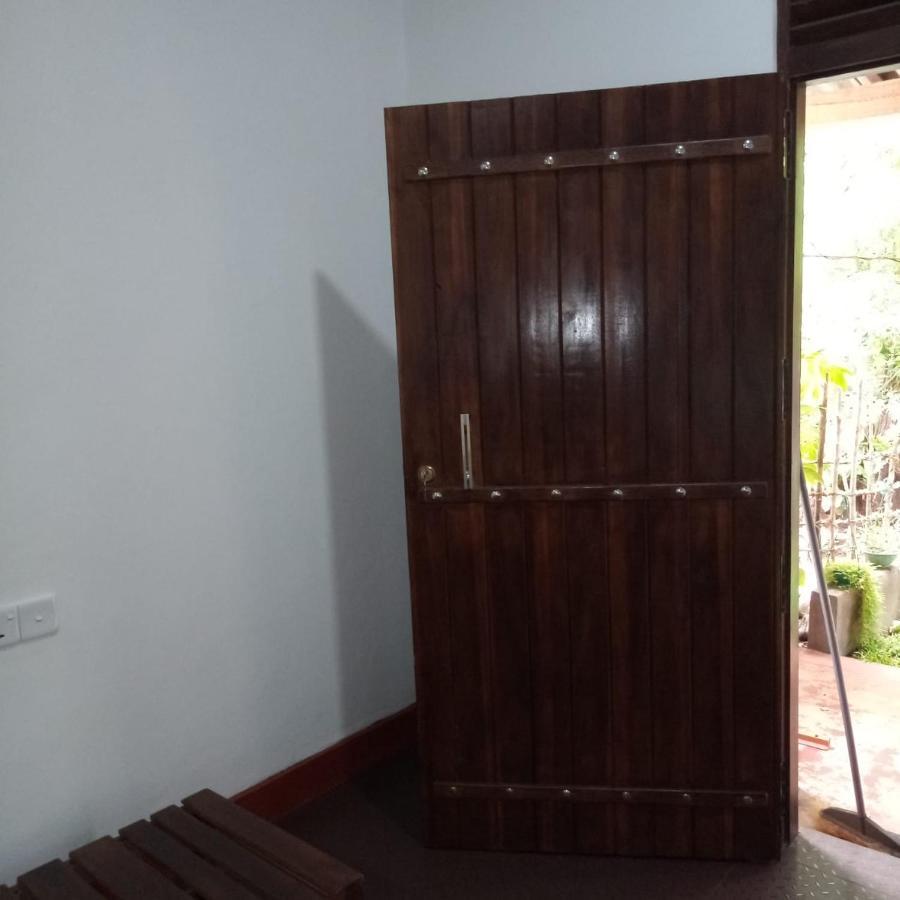 Thilina Homestay Сигирия Екстериор снимка